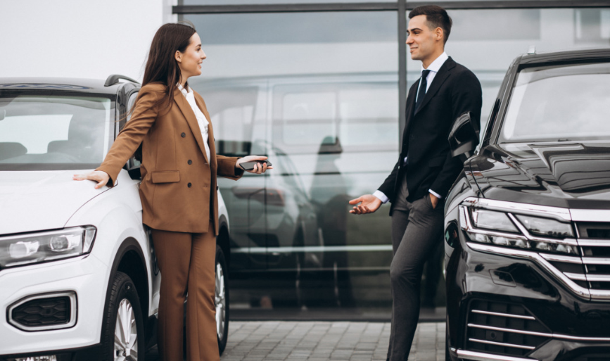 Comparing Online and Showroom Experiences When Buying Pre Owned Luxury Cars